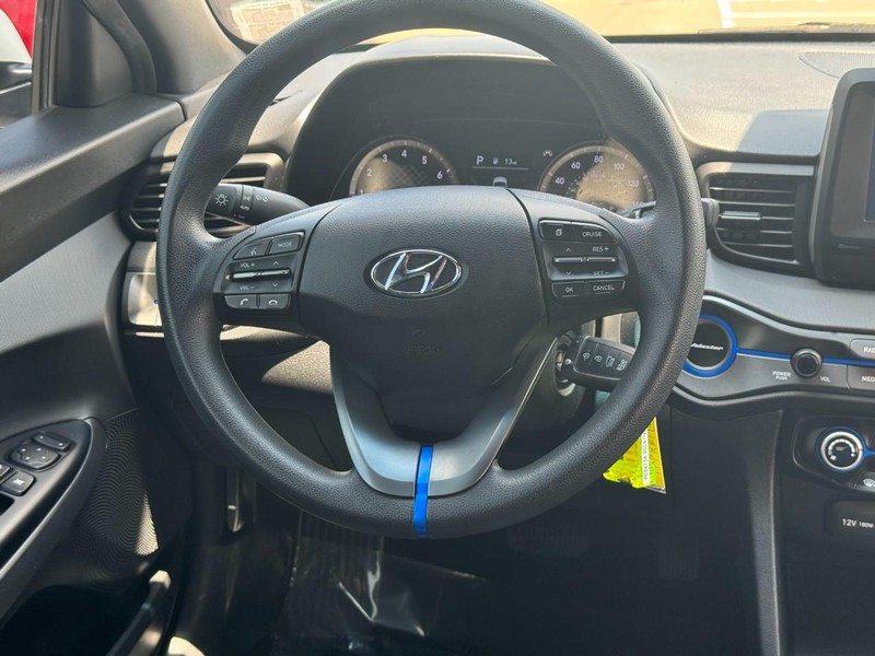 Hyundai Veloster Vehicle Full-screen Gallery Image 11