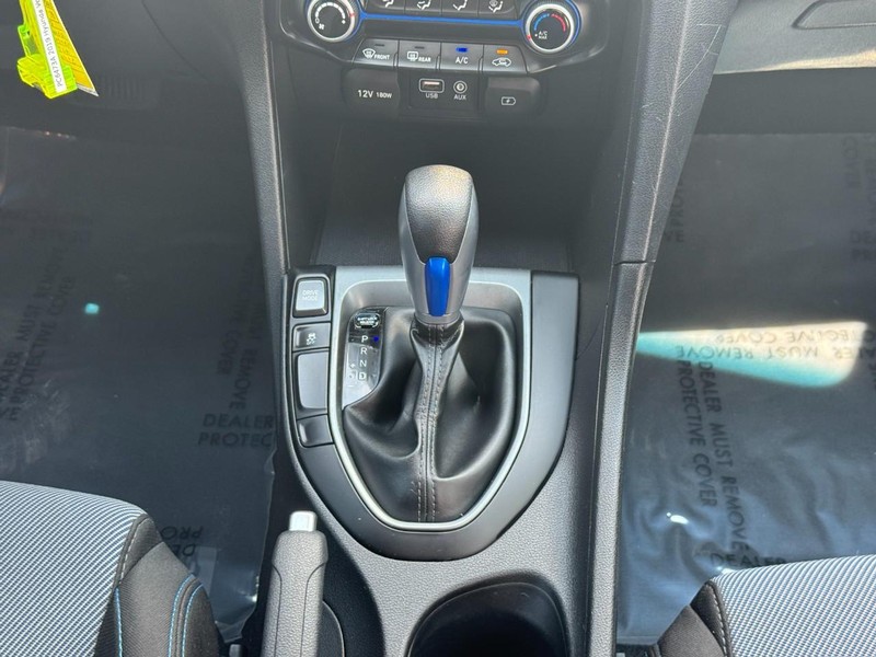 Hyundai Veloster Vehicle Full-screen Gallery Image 13