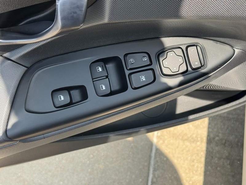 Hyundai Veloster Vehicle Full-screen Gallery Image 14