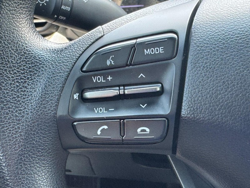Hyundai Veloster Vehicle Full-screen Gallery Image 17