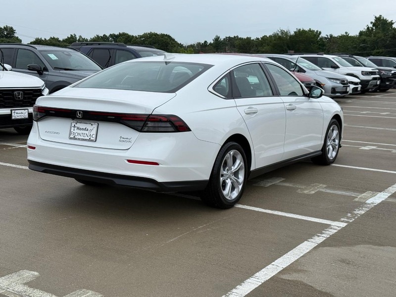 Honda Accord Sedan Vehicle Full-screen Gallery Image 03