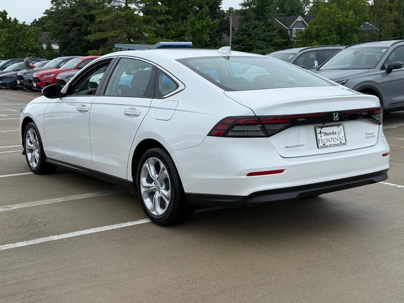 Honda Accord Sedan Vehicle Full-screen Gallery Image 06