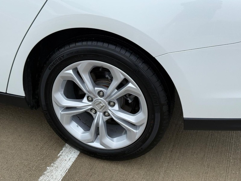 Honda Accord Sedan Vehicle Full-screen Gallery Image 07