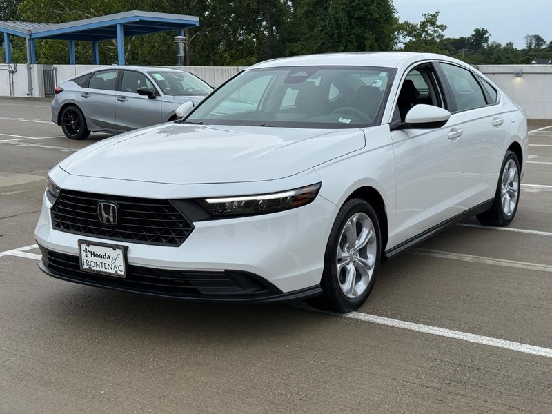 Honda Accord Sedan Vehicle Full-screen Gallery Image 08