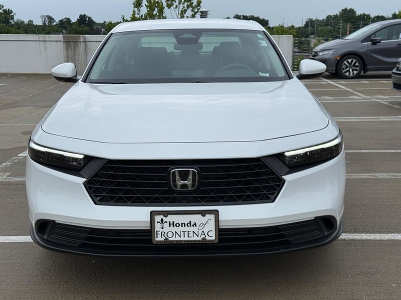 Honda Accord Sedan Vehicle Full-screen Gallery Image 09