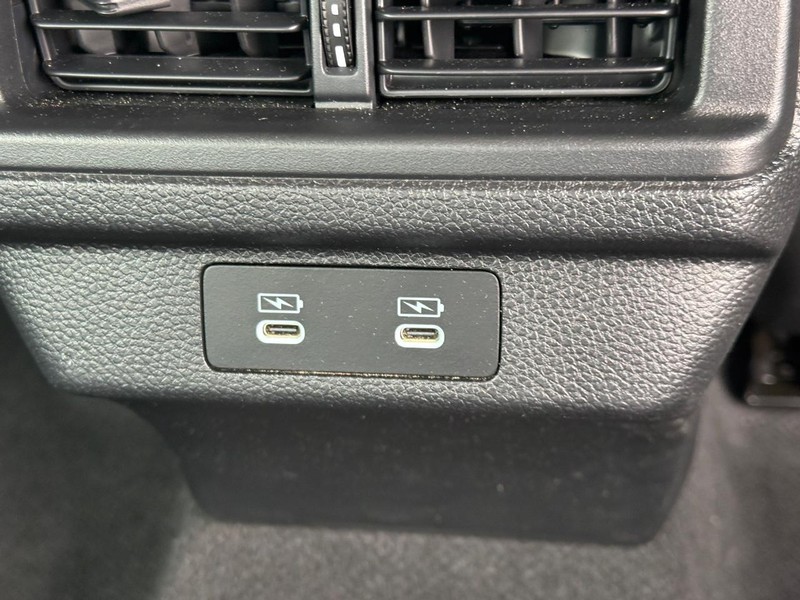 Honda Accord Sedan Vehicle Full-screen Gallery Image 11