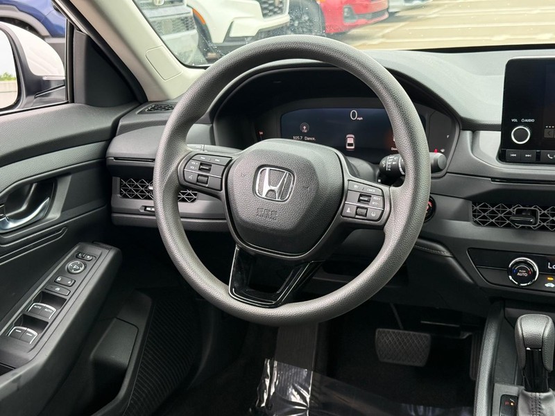 Honda Accord Sedan Vehicle Full-screen Gallery Image 13