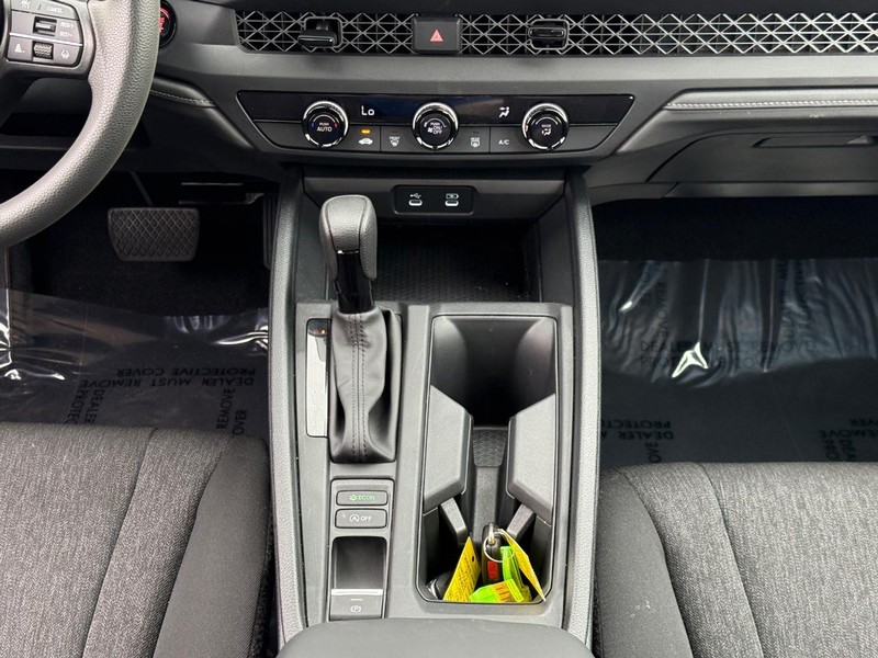 Honda Accord Sedan Vehicle Full-screen Gallery Image 15