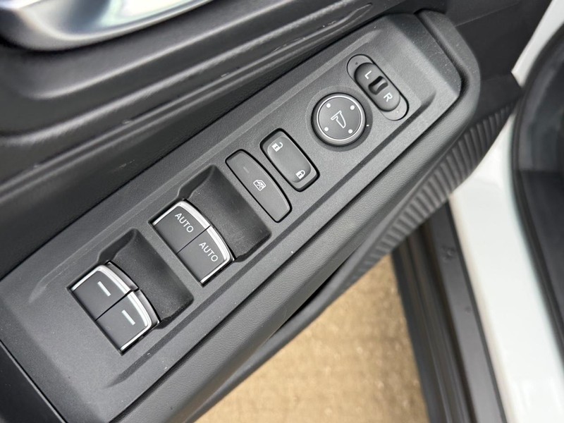 Honda Accord Sedan Vehicle Full-screen Gallery Image 16