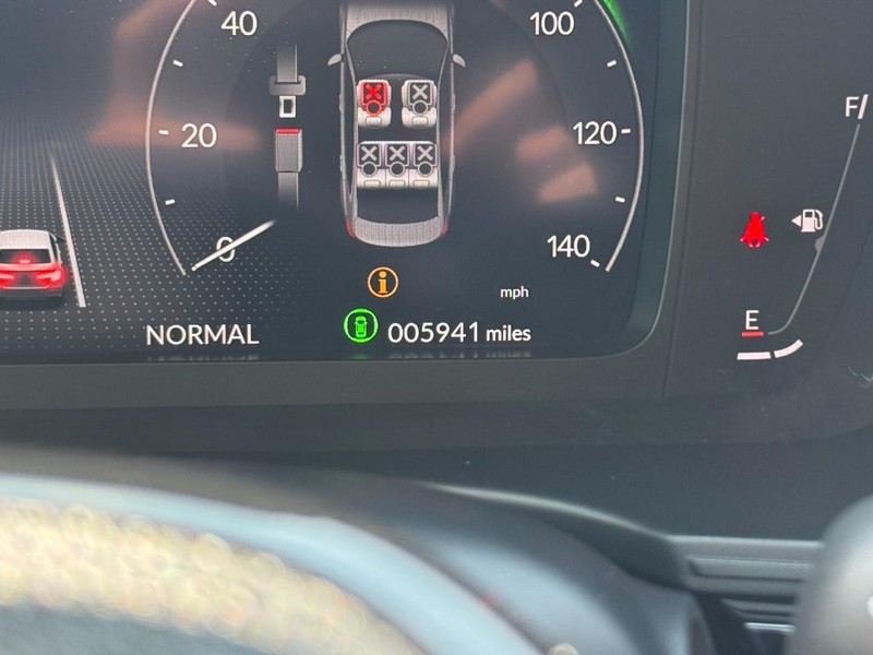 Honda Civic Sedan Hybrid Vehicle Full-screen Gallery Image 23