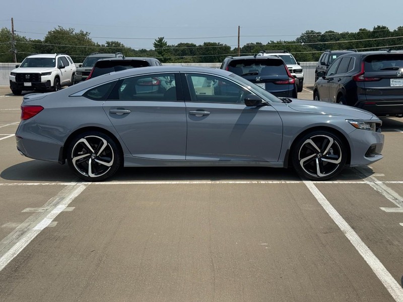 Honda Accord Sedan Vehicle Full-screen Gallery Image 02