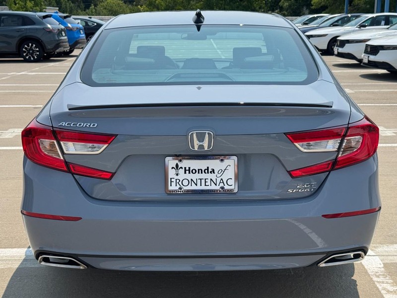 Honda Accord Sedan Vehicle Full-screen Gallery Image 04