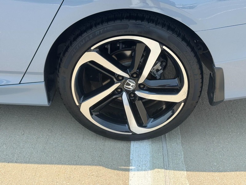 Honda Accord Sedan Vehicle Full-screen Gallery Image 07