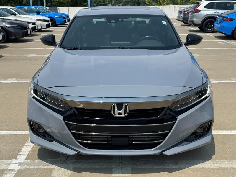 Honda Accord Sedan Vehicle Full-screen Gallery Image 09