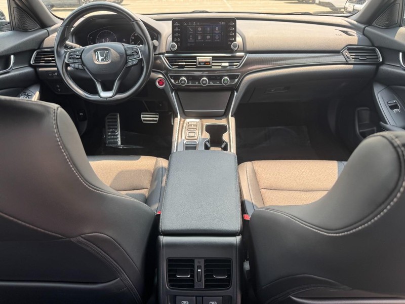 Honda Accord Sedan Vehicle Full-screen Gallery Image 12