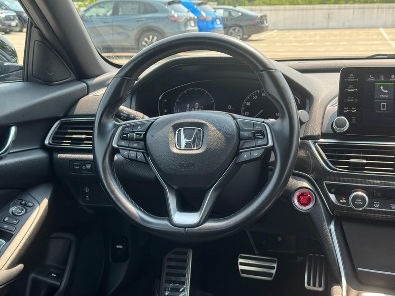 Honda Accord Sedan Vehicle Full-screen Gallery Image 13