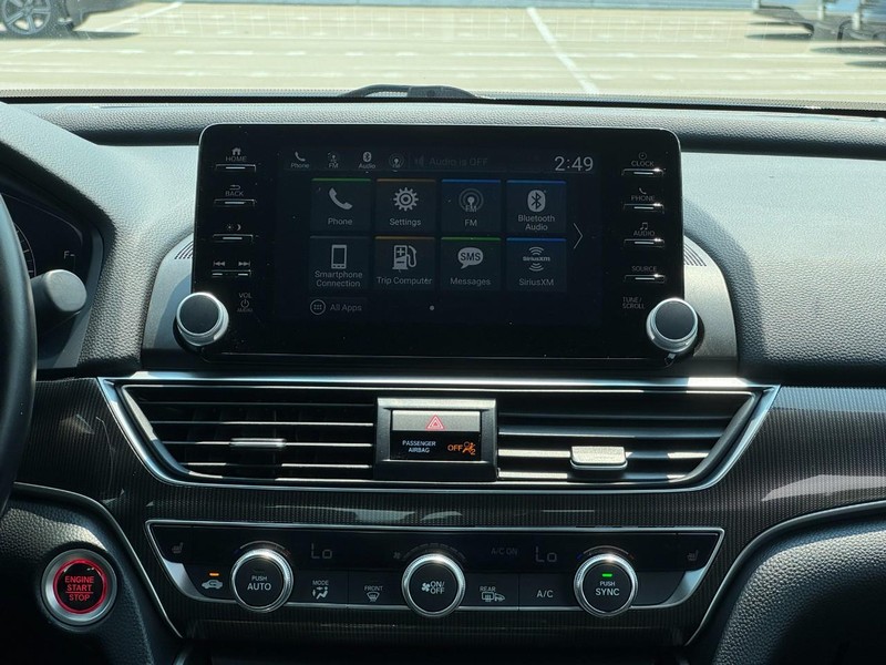 Honda Accord Sedan Vehicle Full-screen Gallery Image 14