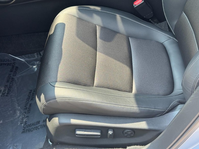 Honda Accord Sedan Vehicle Full-screen Gallery Image 17