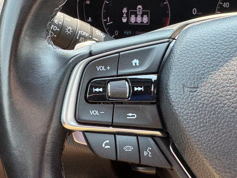Honda Accord Sedan Vehicle Full-screen Gallery Image 19