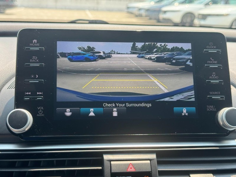 Honda Accord Sedan Vehicle Full-screen Gallery Image 23