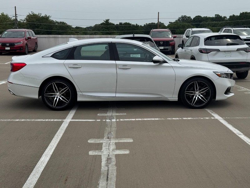 Honda Accord Sedan Vehicle Full-screen Gallery Image 02
