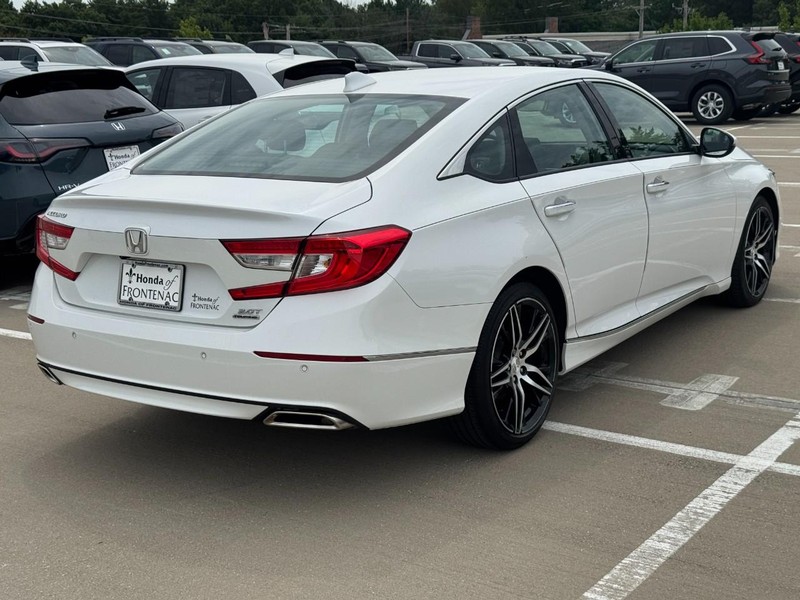 Honda Accord Sedan Vehicle Full-screen Gallery Image 03