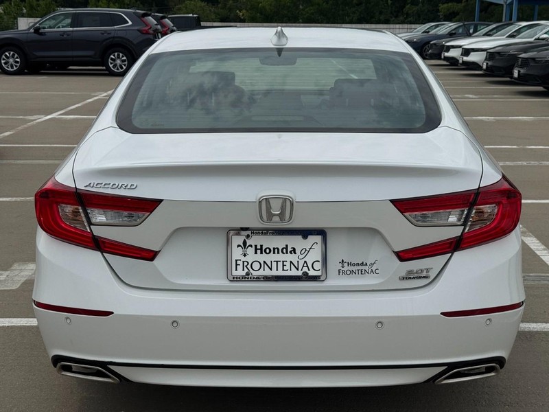 Honda Accord Sedan Vehicle Full-screen Gallery Image 04