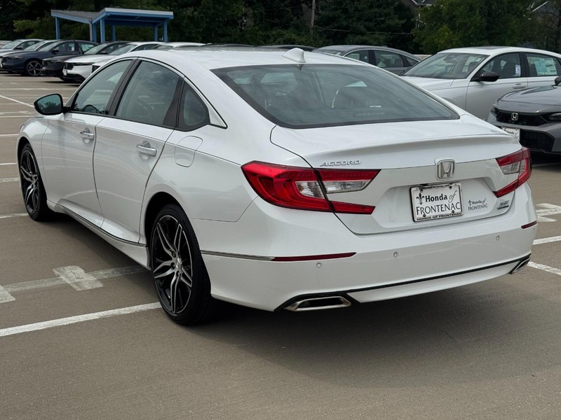 Honda Accord Sedan Vehicle Full-screen Gallery Image 07