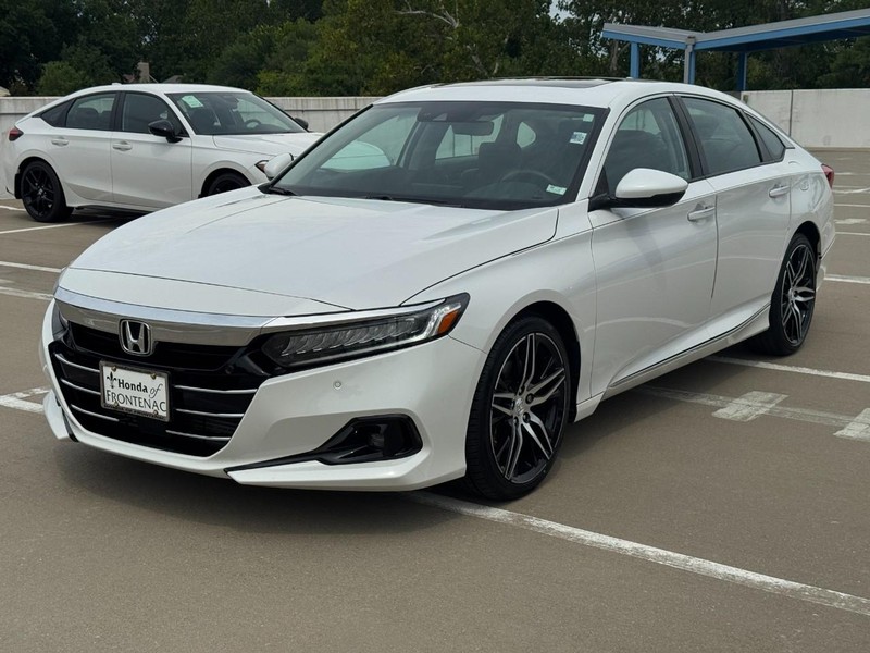 Honda Accord Sedan Vehicle Full-screen Gallery Image 09