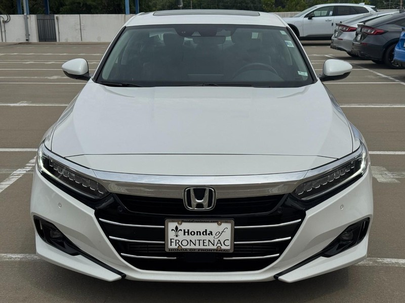 Honda Accord Sedan Vehicle Full-screen Gallery Image 10