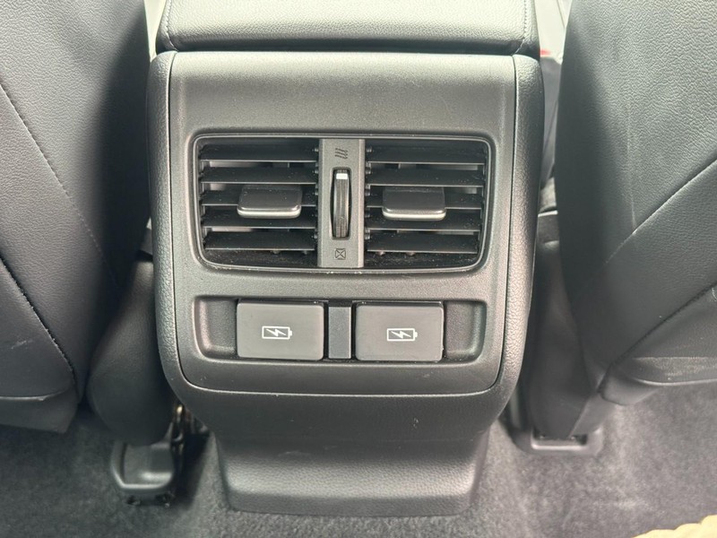 Honda Accord Sedan Vehicle Full-screen Gallery Image 12
