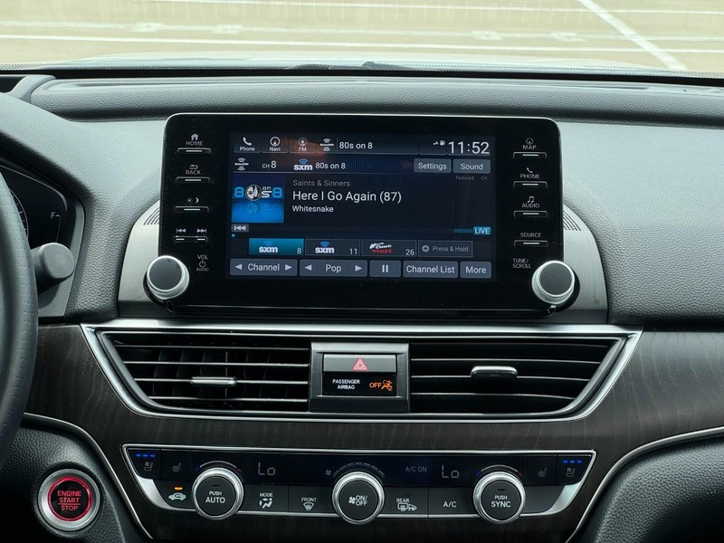 Honda Accord Sedan Vehicle Full-screen Gallery Image 15