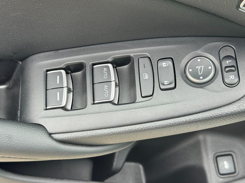 Honda Accord Sedan Vehicle Full-screen Gallery Image 17