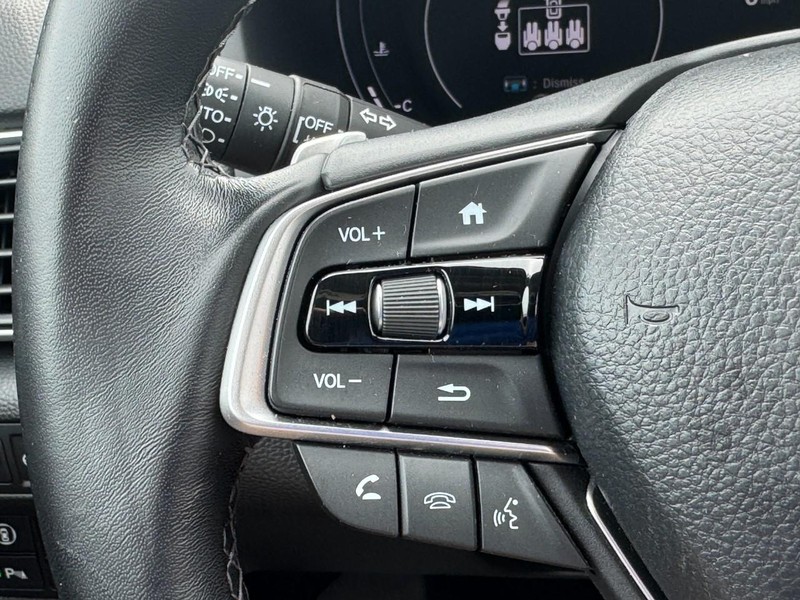 Honda Accord Sedan Vehicle Full-screen Gallery Image 21