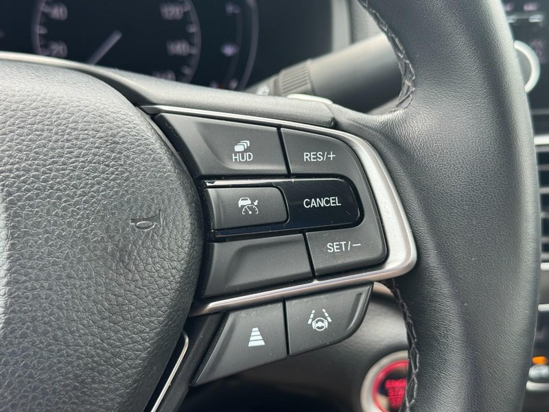 Honda Accord Sedan Vehicle Full-screen Gallery Image 22