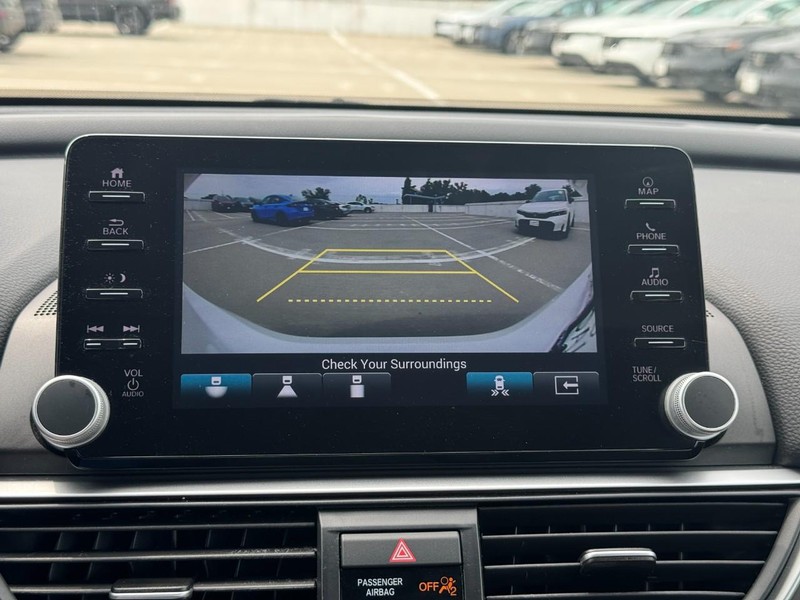 Honda Accord Sedan Vehicle Full-screen Gallery Image 25