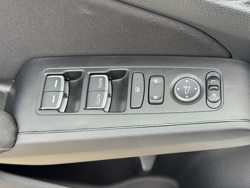 Honda Civic Sedan Hybrid Vehicle Full-screen Gallery Image 16