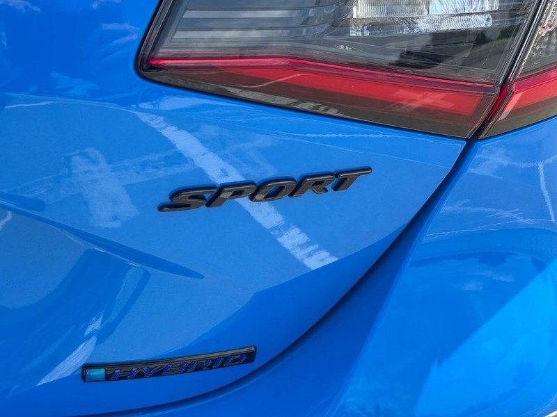 Honda Civic Hatchback Hybrid Vehicle Full-screen Gallery Image 05