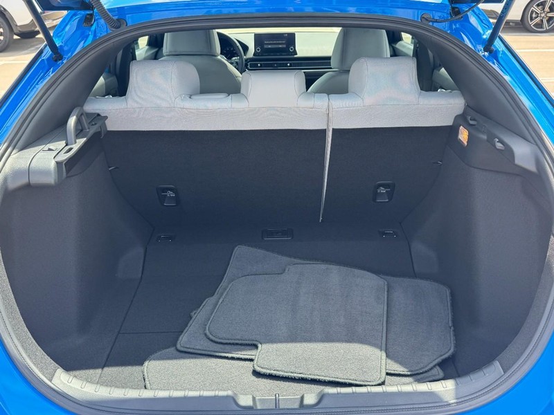 Honda Civic Hatchback Hybrid Vehicle Full-screen Gallery Image 06