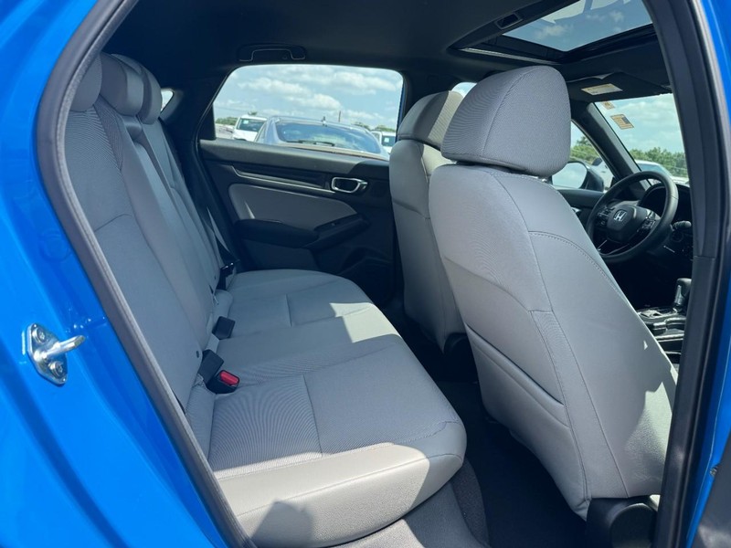 Honda Civic Hatchback Hybrid Vehicle Full-screen Gallery Image 11