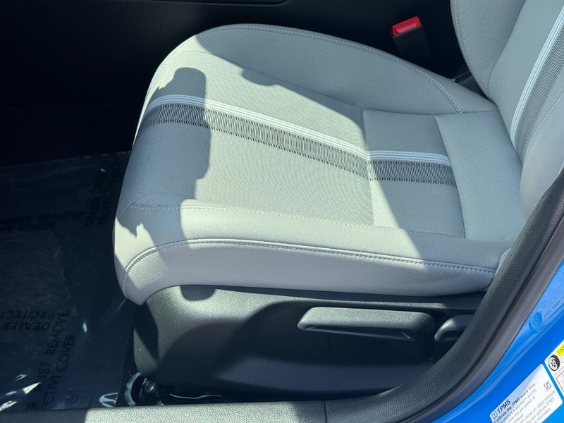Honda Civic Hatchback Hybrid Vehicle Full-screen Gallery Image 17