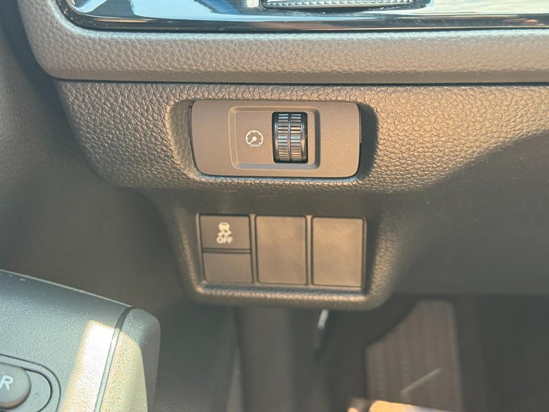 Honda Civic Hatchback Hybrid Vehicle Full-screen Gallery Image 18