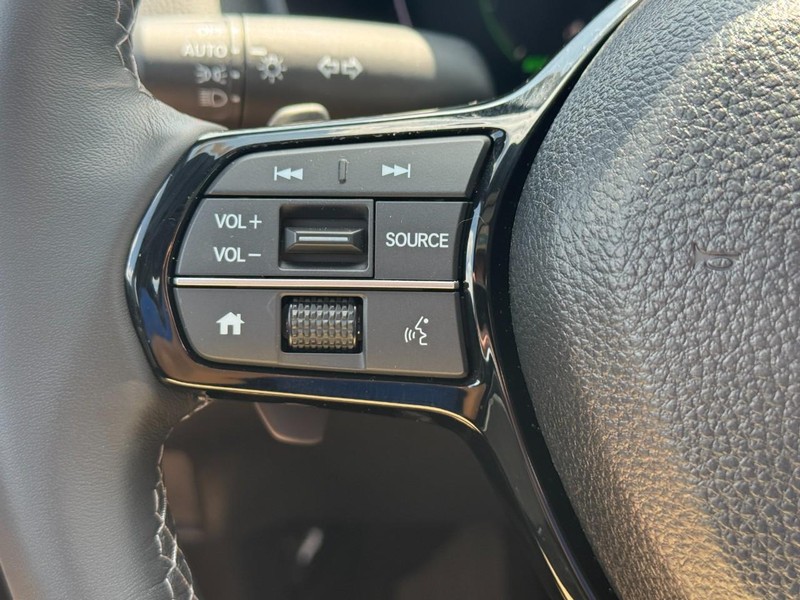 Honda Civic Hatchback Hybrid Vehicle Full-screen Gallery Image 19
