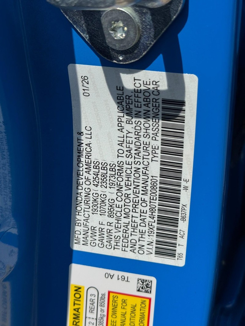 Honda Civic Hatchback Hybrid Vehicle Full-screen Gallery Image 25