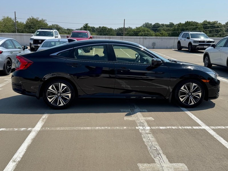 Honda Civic Sedan Vehicle Full-screen Gallery Image 02