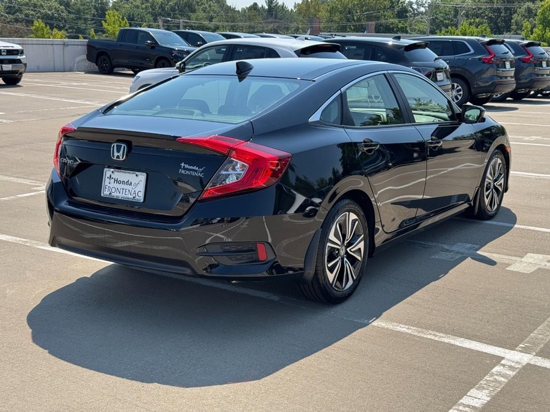 Honda Civic Sedan Vehicle Full-screen Gallery Image 03