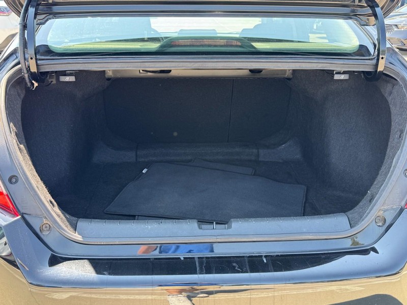Honda Civic Sedan Vehicle Full-screen Gallery Image 05