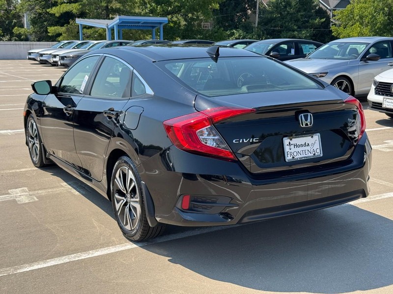 Honda Civic Sedan Vehicle Full-screen Gallery Image 06