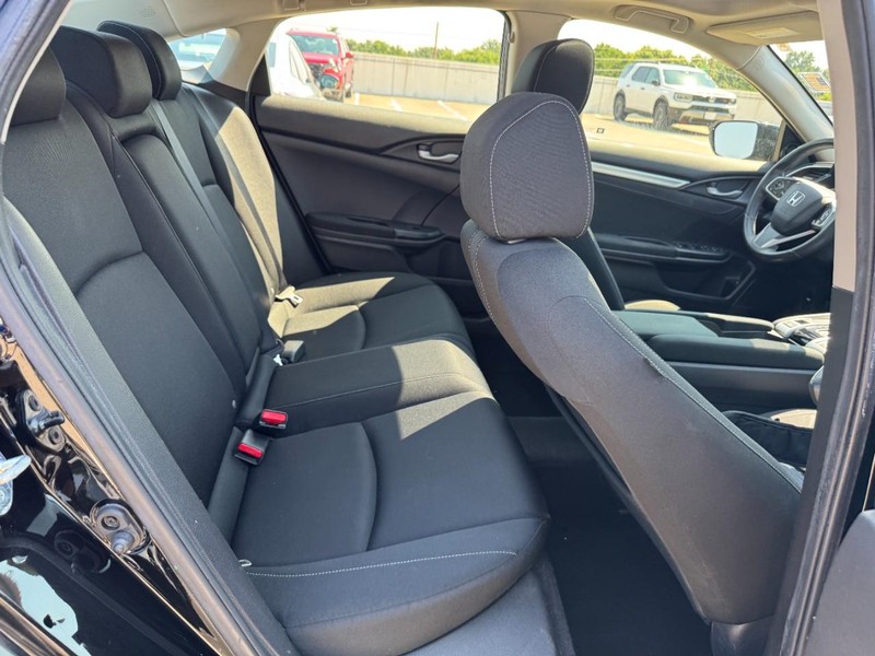 Honda Civic Sedan Vehicle Full-screen Gallery Image 10