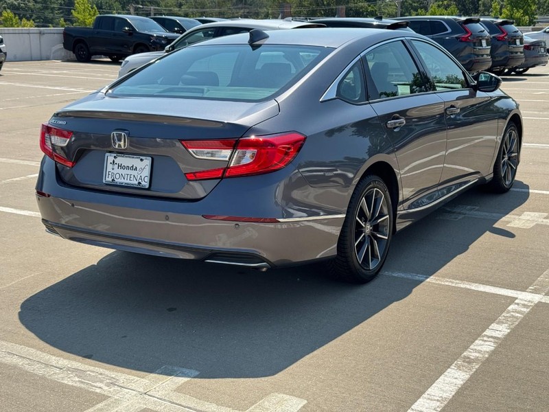 Honda Accord Sedan Vehicle Full-screen Gallery Image 03